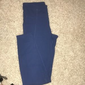 Athleta stash pocket salutation 7/8 tight in blue
